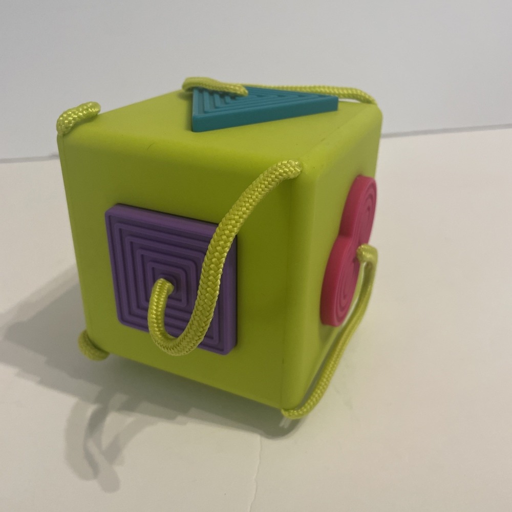 Fat Brain Toys Oombee Cube - Infant Shape/Fine Motor Skills Toy - Pre-owned